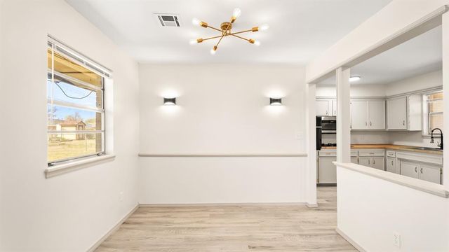 8005 S Youngs Boulevard, Oklahoma City, OK 73159