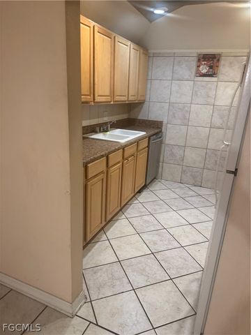 1849 Maravilla AVE A12, Fort Myers, FL 33901