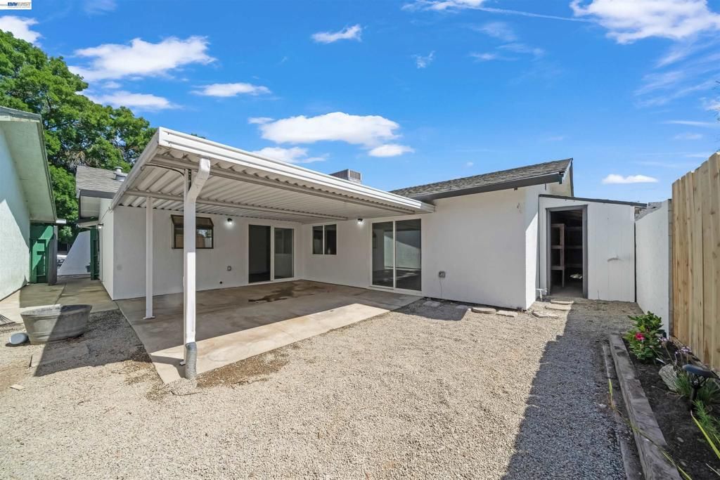 Image 15 of property listing at 913 Inez Dr, Modesto, CA 95351