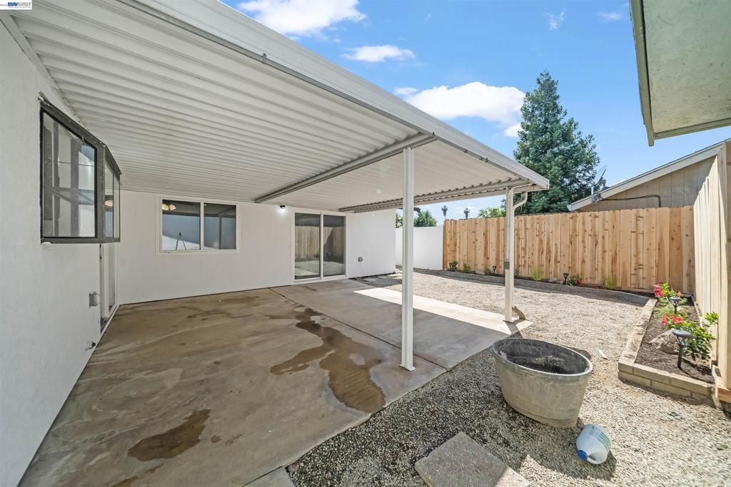 Image 16 of property listing at 913 Inez Dr, Modesto, CA 95351