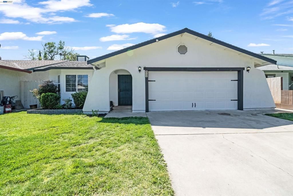 Image 2 of property listing at 913 Inez Dr, Modesto, CA 95351