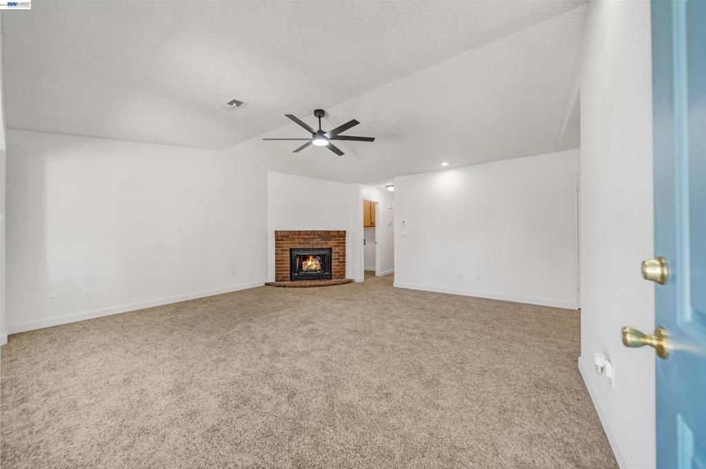Image 3 of property listing at 913 Inez Dr, Modesto, CA 95351