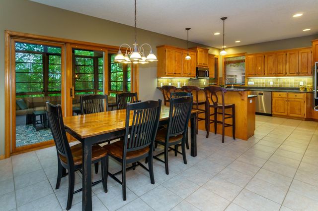 8551 Summit Oaks Bay, Savage, MN 55378