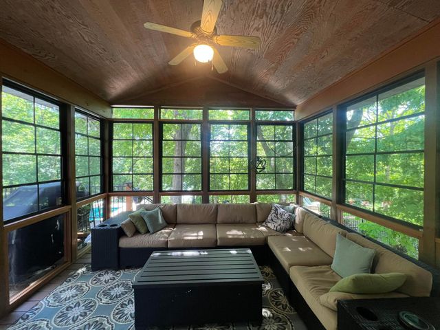 8551 Summit Oaks Bay, Savage, MN 55378
