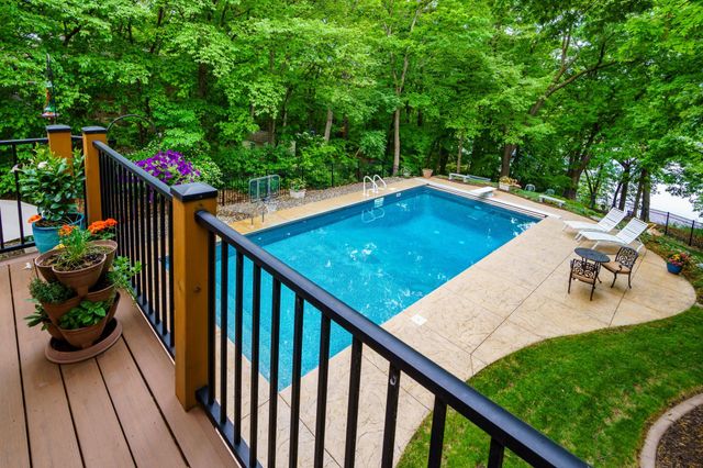 8551 Summit Oaks Bay, Savage, MN 55378