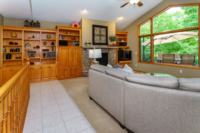 8551 Summit Oaks Bay, Savage, MN 55378