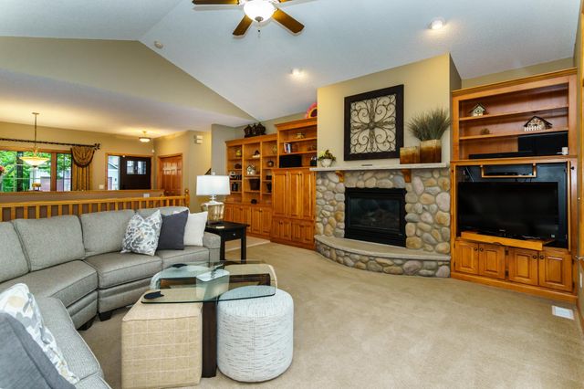 8551 Summit Oaks Bay, Savage, MN 55378
