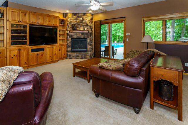 8551 Summit Oaks Bay, Savage, MN 55378