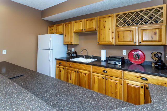 8551 Summit Oaks Bay, Savage, MN 55378