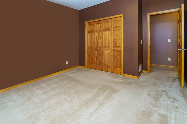 8551 Summit Oaks Bay, Savage, MN 55378