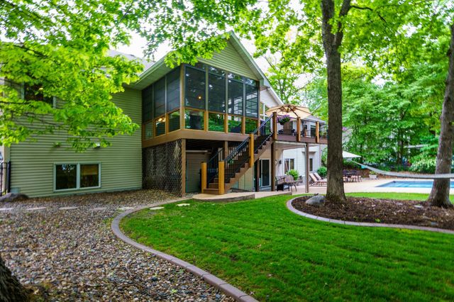 8551 Summit Oaks Bay, Savage, MN 55378