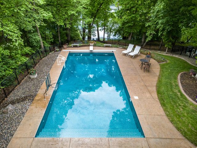8551 Summit Oaks Bay, Savage, MN 55378