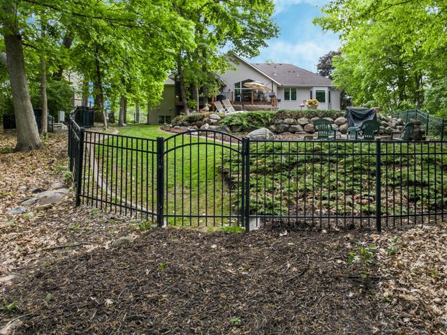 8551 Summit Oaks Bay, Savage, MN 55378