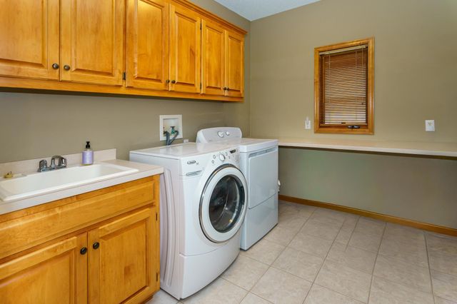 8551 Summit Oaks Bay, Savage, MN 55378