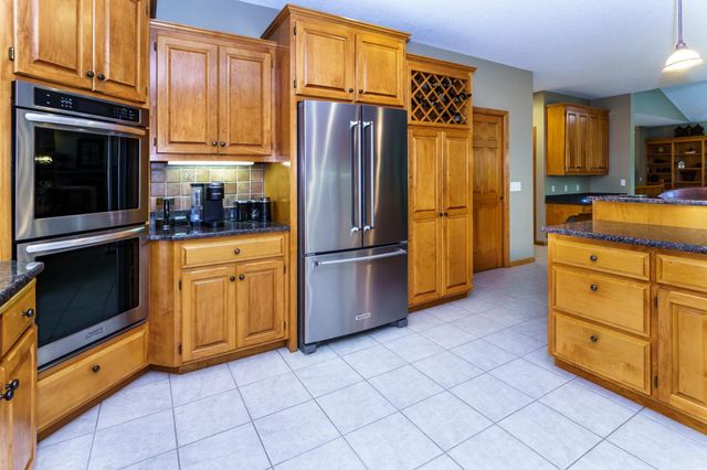 8551 Summit Oaks Bay, Savage, MN 55378