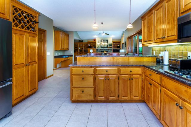 8551 Summit Oaks Bay, Savage, MN 55378