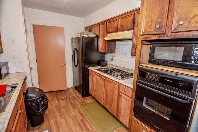 7215 Valmont Drive, Houston, TX 77016