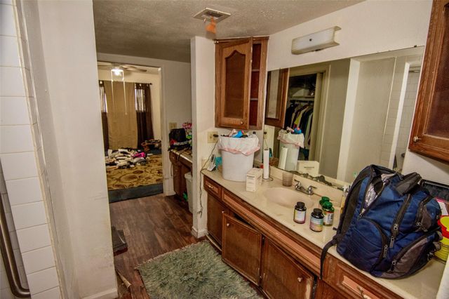 7215 Valmont Drive, Houston, TX 77016