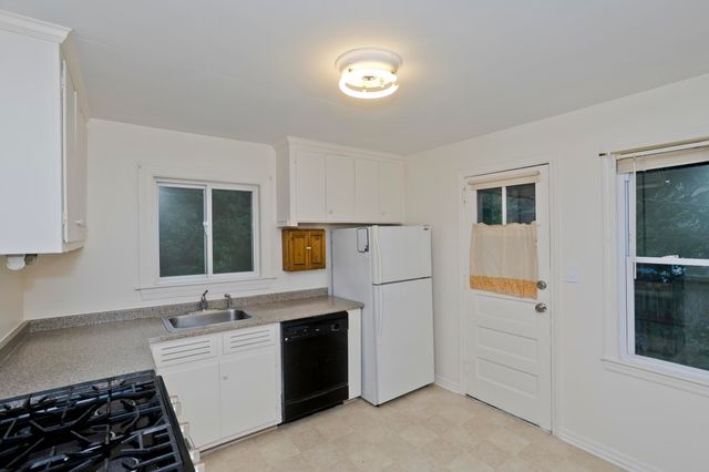 55 Arden St, Springfield, MA 01118