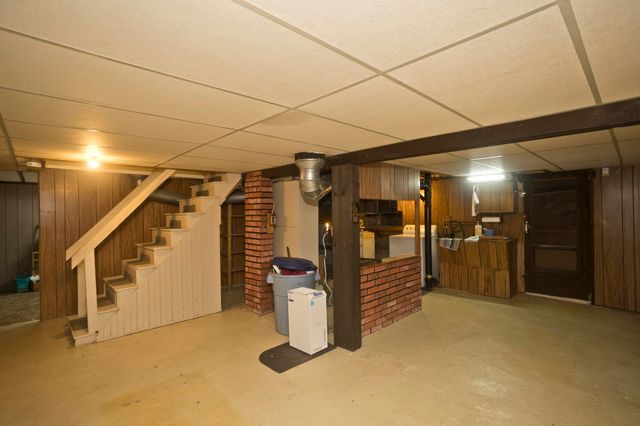 55 Arden St, Springfield, MA 01118