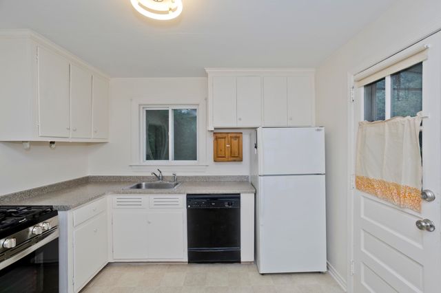 55 Arden St, Springfield, MA 01118
