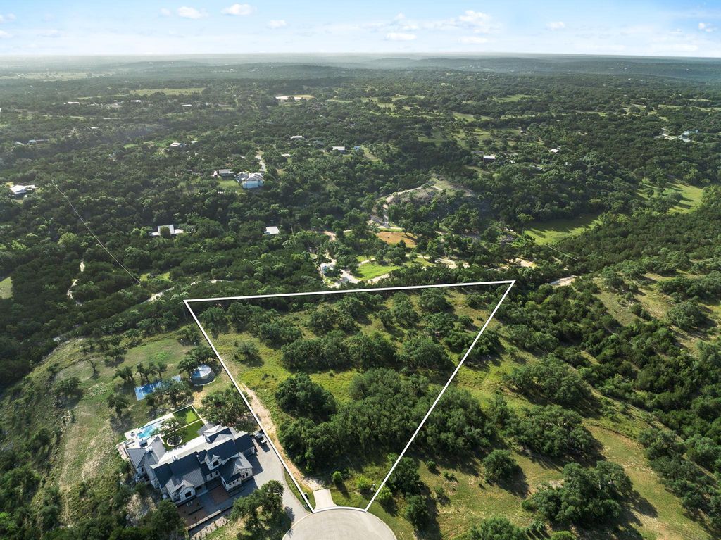 202 Saint Helena CT, Driftwood, TX 78619