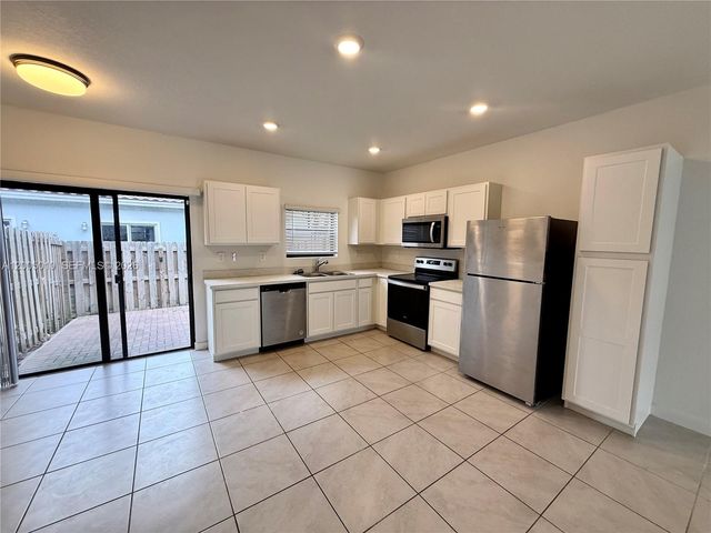 529 NE 1st Dr, Florida City, FL 33034