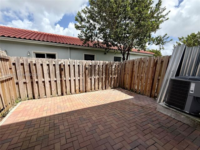 529 NE 1st Dr, Florida City, FL 33034