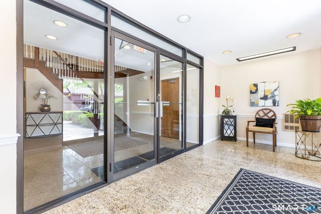 25 Stanley Street B6, West Hartford, CT 06107