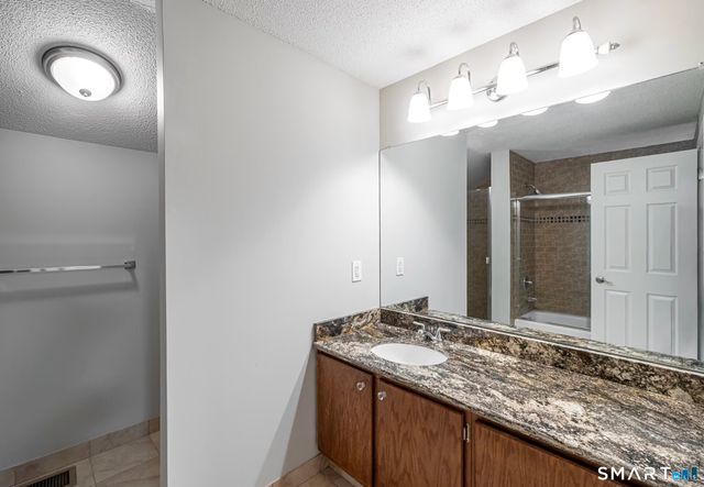 25 Stanley Street B6, West Hartford, CT 06107