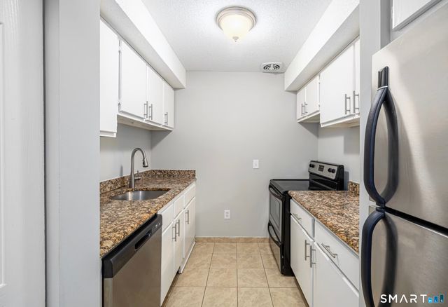 25 Stanley Street B6, West Hartford, CT 06107