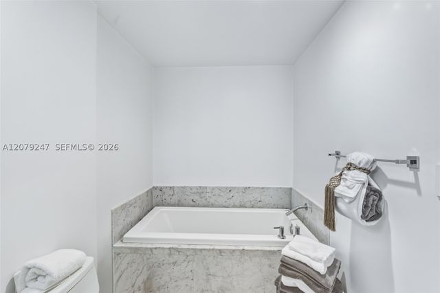 253 NE 2nd St 1007, Miami, FL 33132