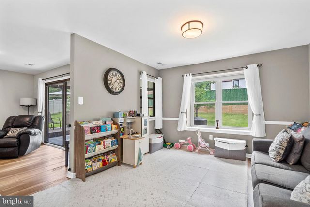 243 TAREYTON DR, Langhorne, PA 19047