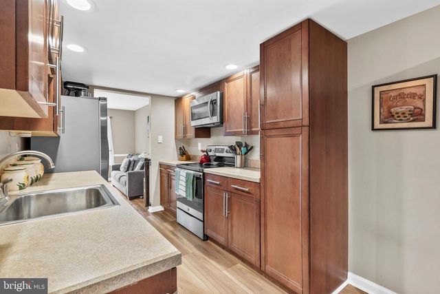 243 TAREYTON DR, Langhorne, PA 19047