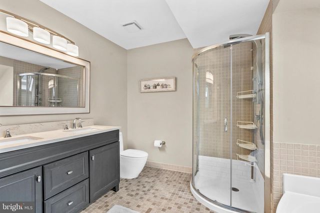 243 TAREYTON DR, Langhorne, PA 19047
