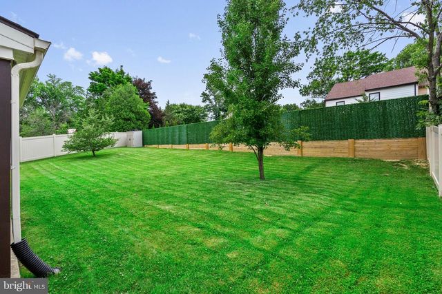 243 TAREYTON DR, Langhorne, PA 19047
