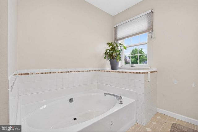 624 BARTLETT DR, Dallastown, PA 17313
