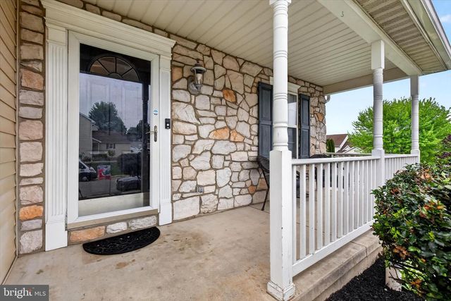 624 BARTLETT DR, Dallastown, PA 17313