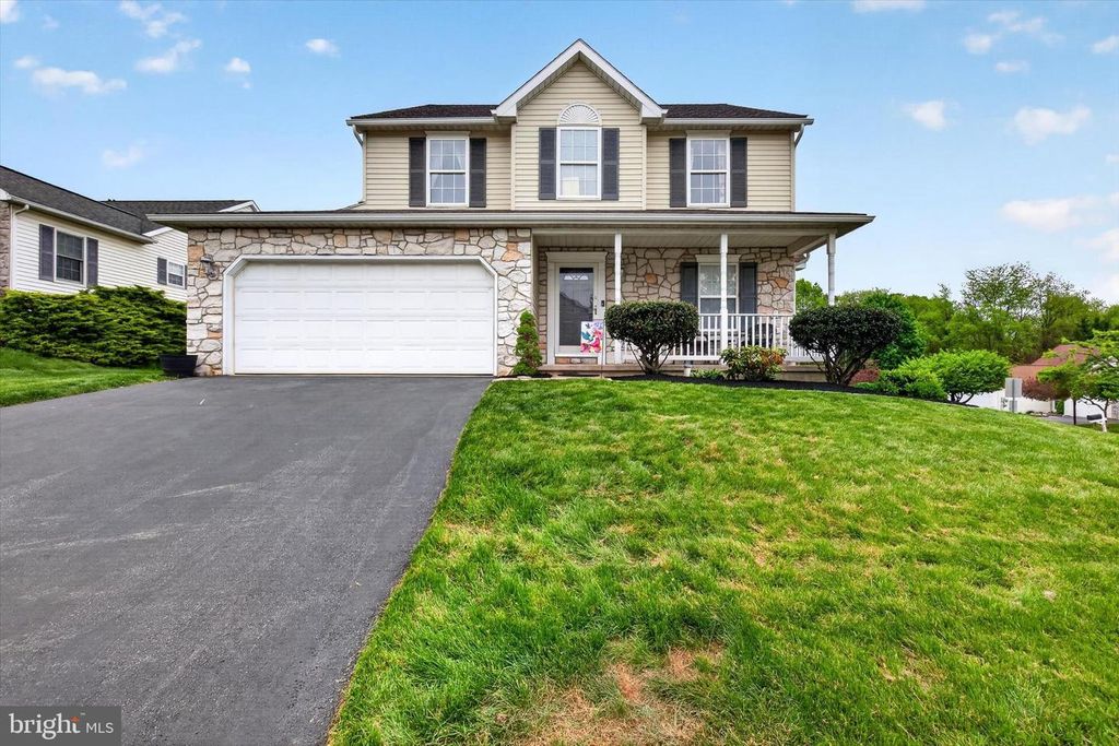 624 BARTLETT DR, Dallastown, PA 17313
