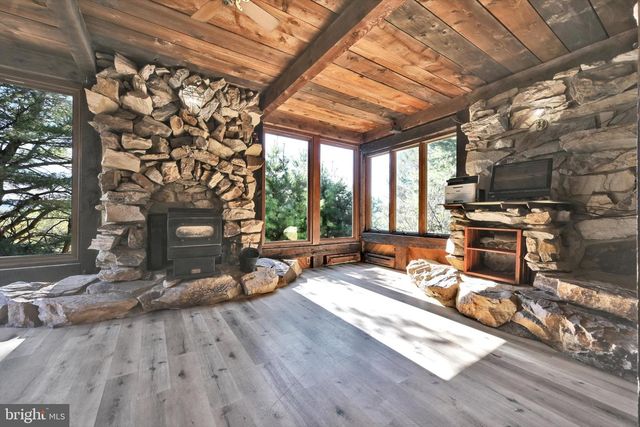 60 S SOUTH ST, Lavelle, PA 17943