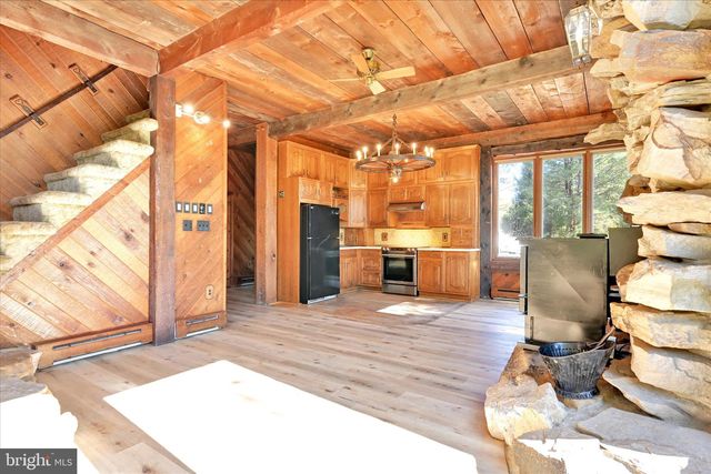 60 S SOUTH ST, Lavelle, PA 17943