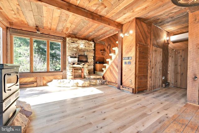 60 S SOUTH ST, Lavelle, PA 17943