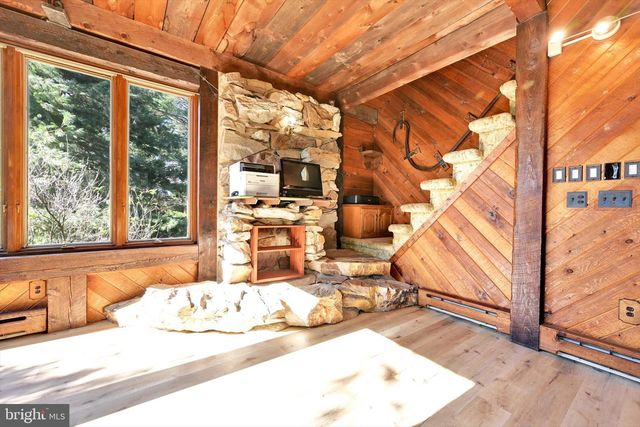 60 S SOUTH ST, Lavelle, PA 17943