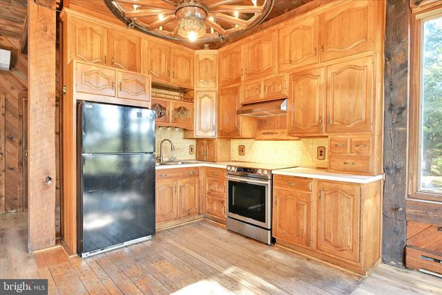 60 S SOUTH ST, Lavelle, PA 17943