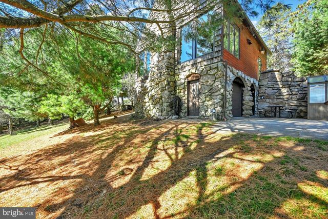 60 S SOUTH ST, Lavelle, PA 17943