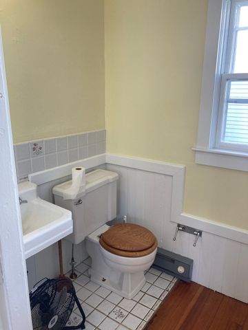 81 Munroe St Front, Somerville, MA 02143