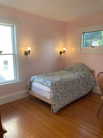 81 Munroe St Front, Somerville, MA 02143