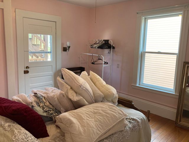 81 Munroe St Front, Somerville, MA 02143