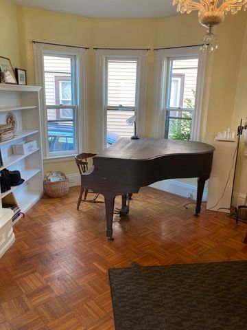 81 Munroe St Front, Somerville, MA 02143