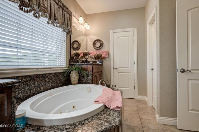 1701 Village Lane, Neosho, MO 64850